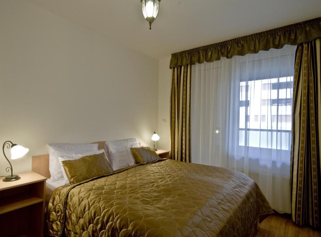 Corvin Lux Aparthotel Boedapest Buitenkant foto