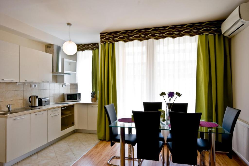 Corvin Lux Aparthotel Boedapest Kamer foto