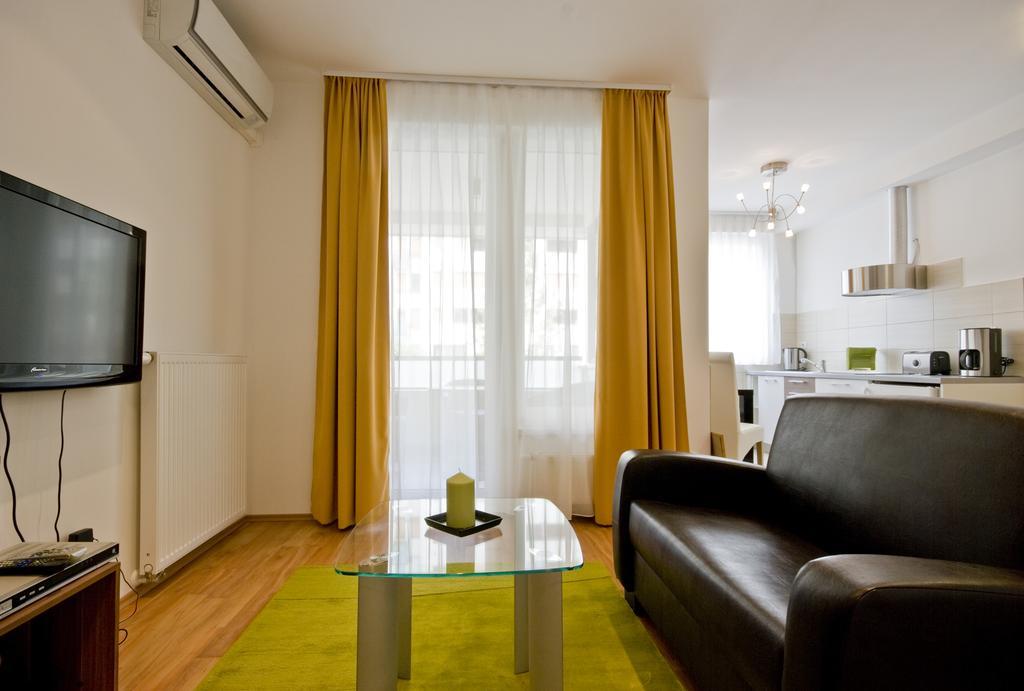 Corvin Lux Aparthotel Boedapest Buitenkant foto
