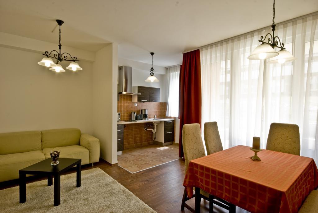 Corvin Lux Aparthotel Boedapest Buitenkant foto