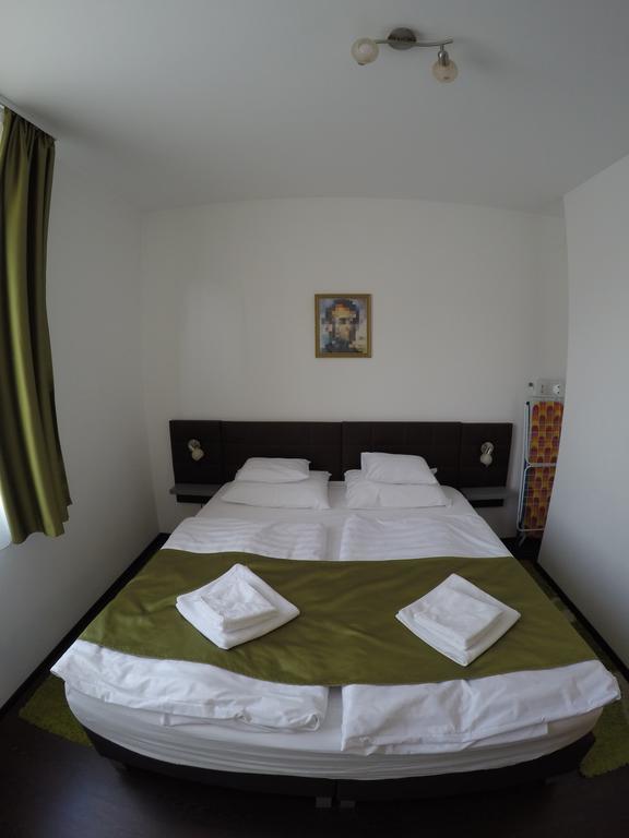 Corvin Lux Aparthotel Boedapest Buitenkant foto