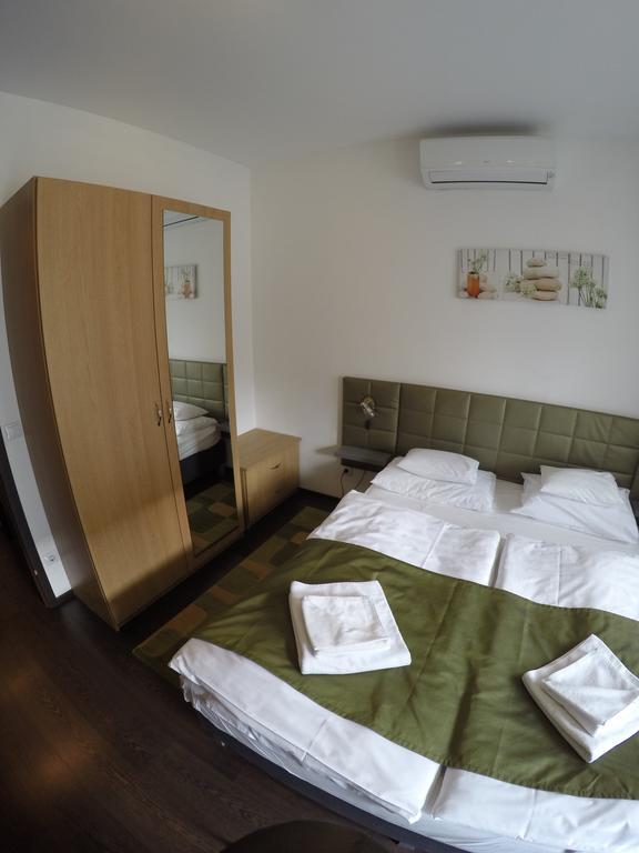 Corvin Lux Aparthotel Boedapest Kamer foto
