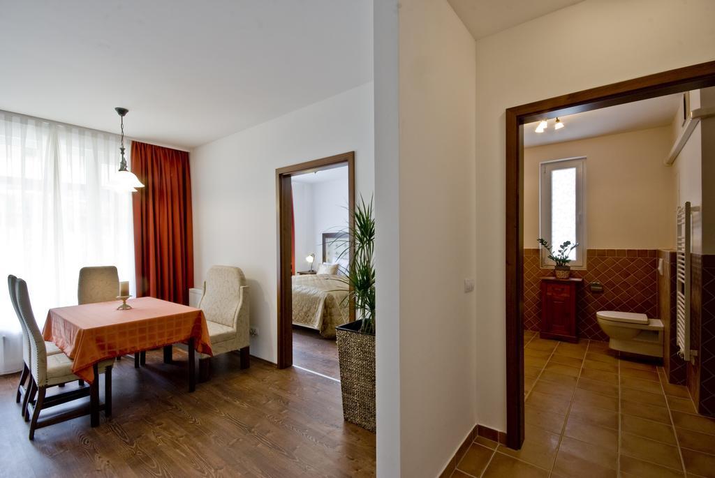 Corvin Lux Aparthotel Boedapest Buitenkant foto